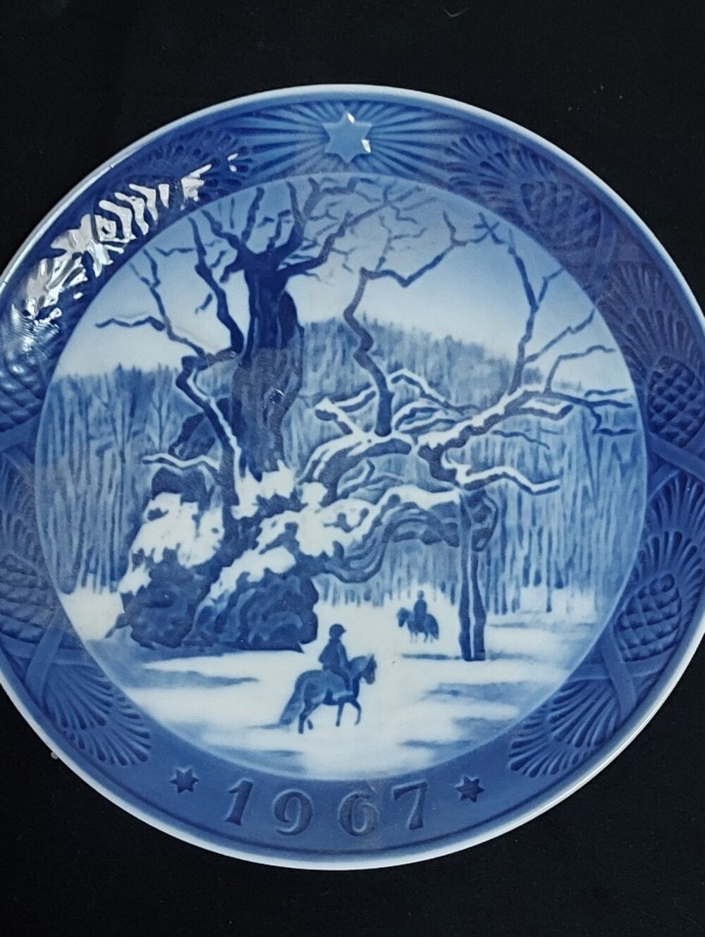 Royal Copenhagen Christmas 1967 Collectible Plate Kai Lange The Royal Oak Blue